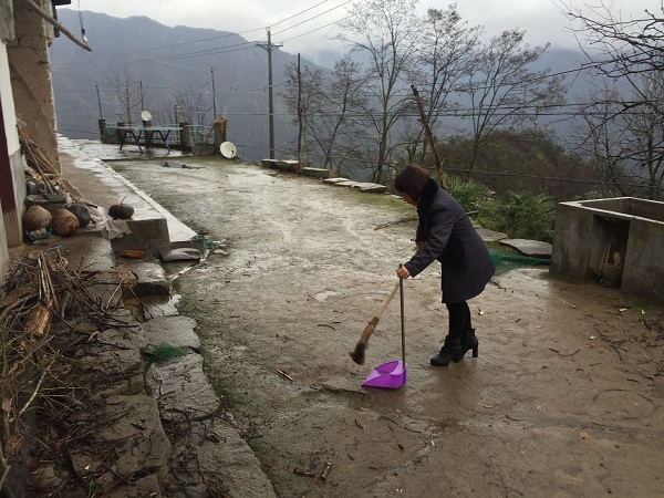 扫地1.jpg