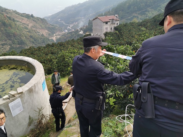 拉起警戒线.jpg