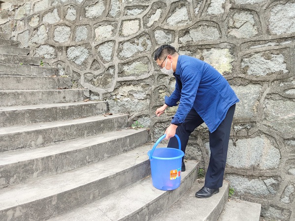 捡拾垃圾.jpg