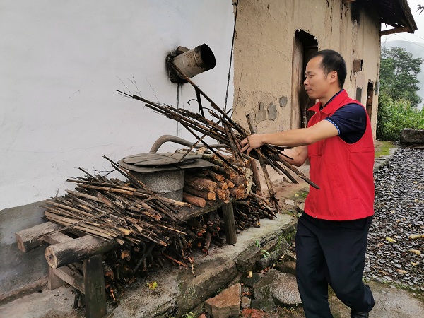 收拾房前屋后.jpg