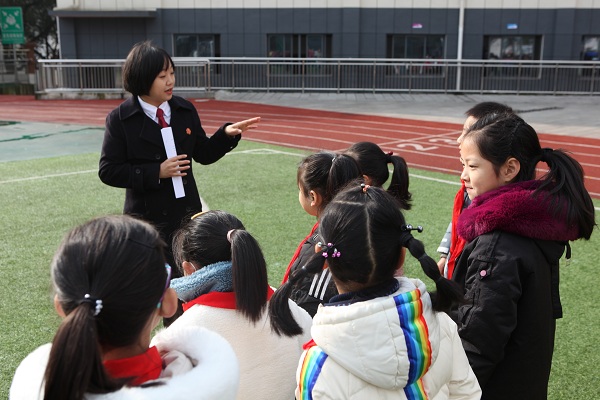宣讲员与同学们互动.JPG