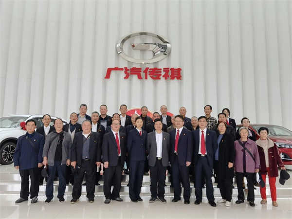 参观广汽传祺车间5.jpg