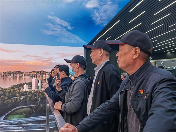 参观长江大保护教育基地3.jpg