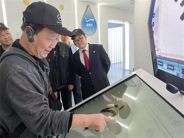 参观长江大保护教育基地5.jpg
