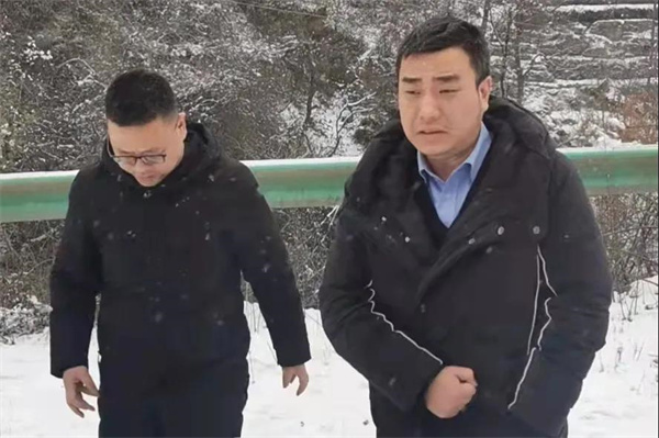 你要问我山上有多冷？.jpg
