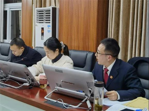 青年法官列席审委会.jpg