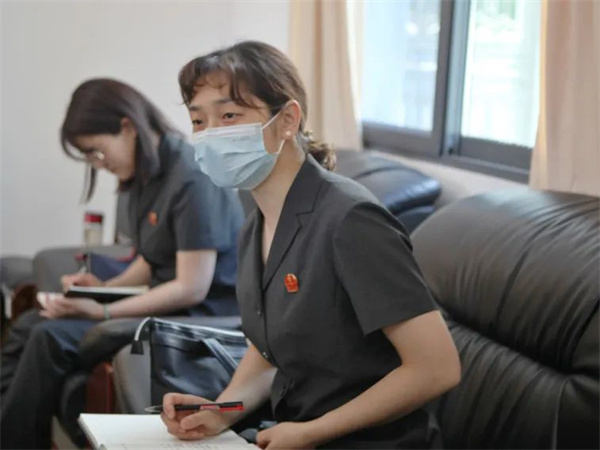 办公室负责人张燕丽.jpg
