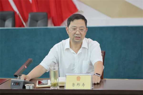 代表们畅所欲言1.jpg