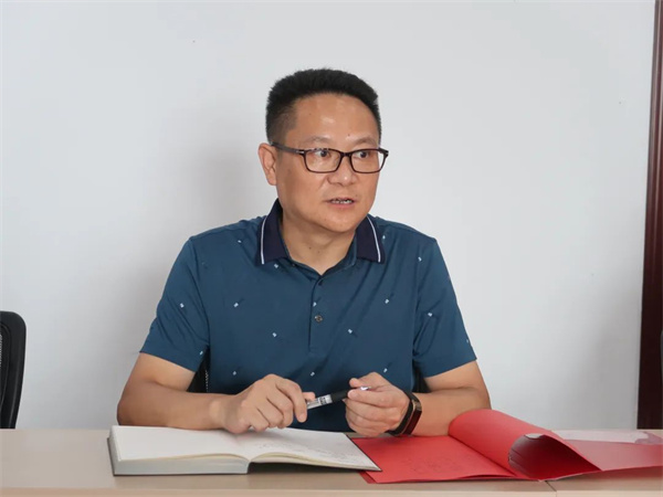 茅坪镇人民政府党委书记向青松.jpg