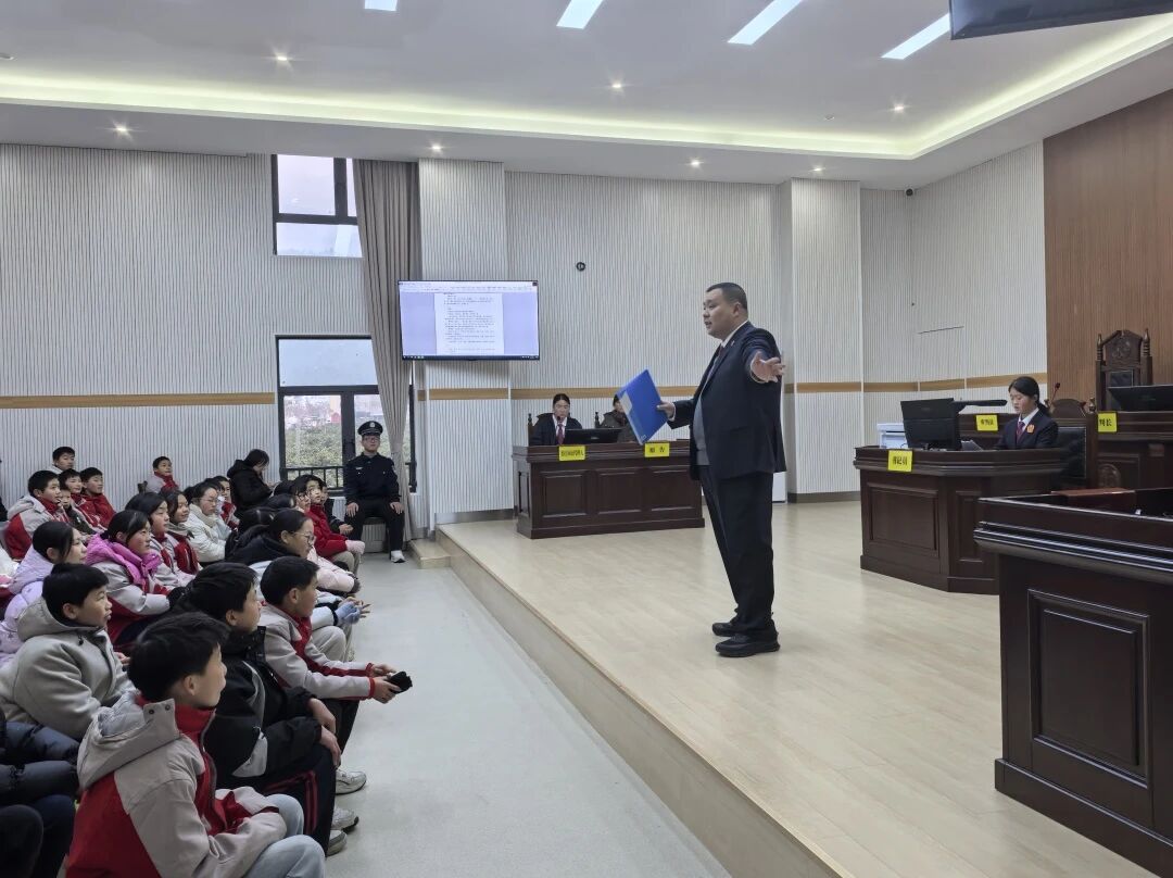 两河口法庭 学生 照片.jpg 两河口法庭 学生 照片.jpg